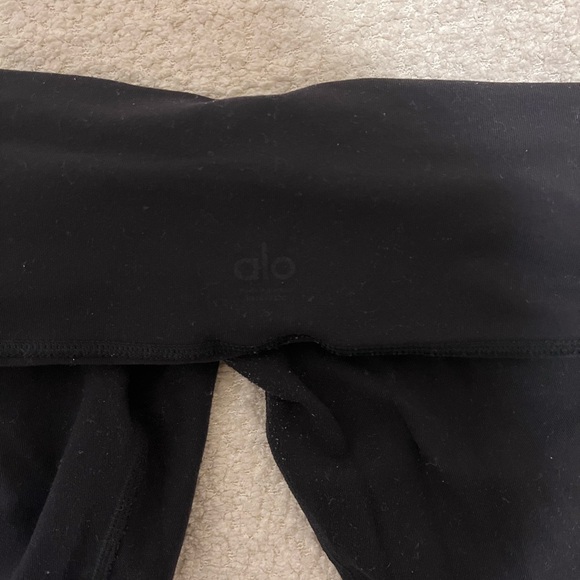Alo Yoga Black Leggings - Picture 2 of 3